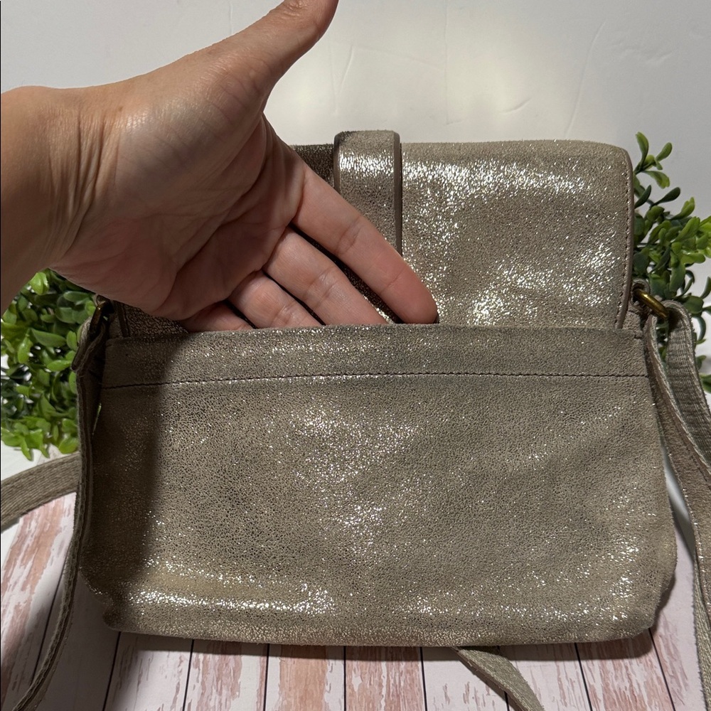 Fossil Elegant Metallic Shoulder Bag - Picture 9 of 11